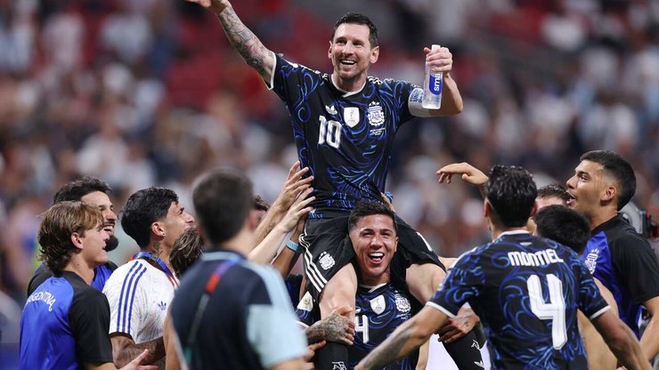 Messi se aposenta na seleção: confira 10 recitais do craque
