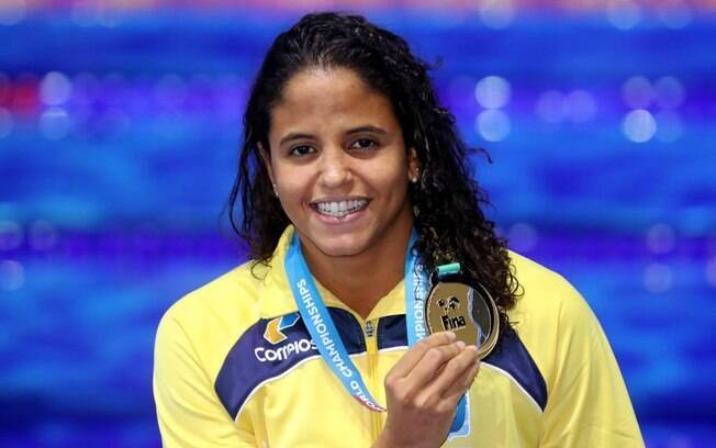 Etiene Medeiros foi campeã mundial na natação