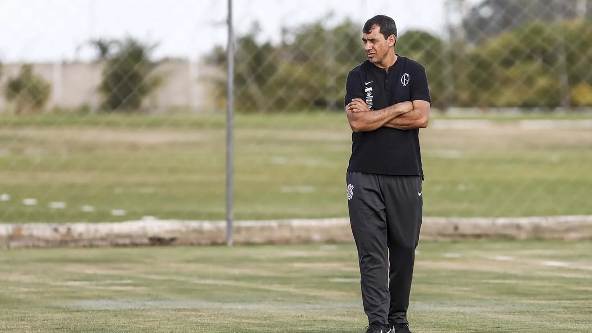Fábio Carille avalia retorno ao Corinthians, mas enfrenta obstáculos financeiros
