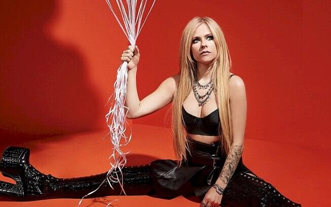 Avril Lavigne lança o seu esperado álbum “Love Sux”