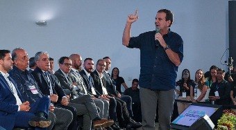 Proposta de Paes sobre internação compulsória é debatida no Rio