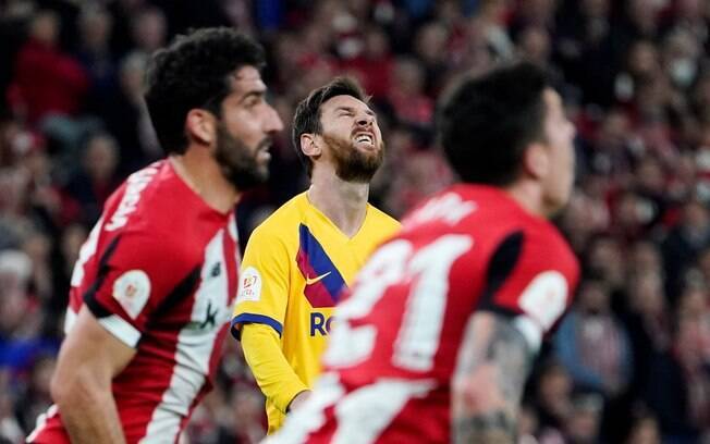 Messi em ação pelo Barcelona contra o Athletic Bilbao Messi em ação pelo Barcelona contra o Athletic Bilbao
