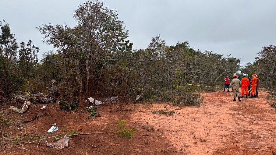 vião de pequeno porte cai em Campo Grande e deixa dois mortos