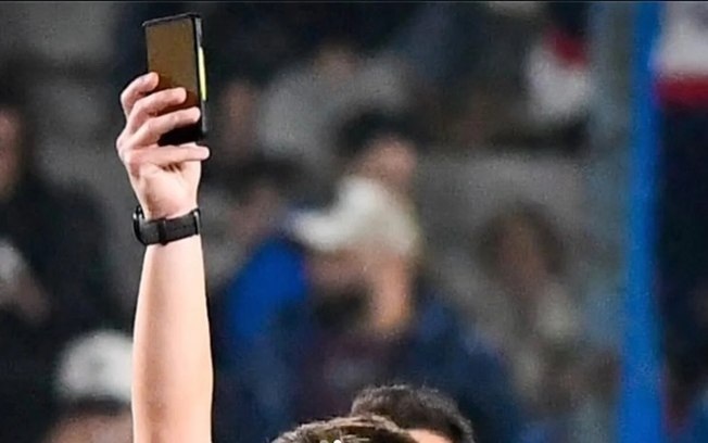 Cartão amarelo virtual foi lançado pela primeira vez em jogo da Copa do Uruguai 