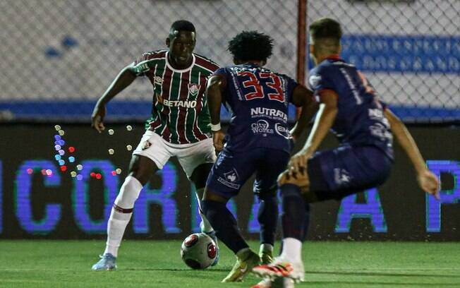 Em sua estreia, o Fluminense teve dificuldades diante do Bangu
