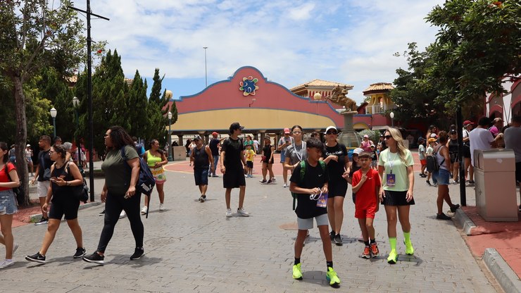Hopi Hari amplia presença de marcas e ações imersivas