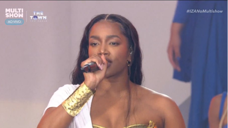 IZA fez discurso motivacional em show no The Town IZA fez discurso motivacional em show no The Town