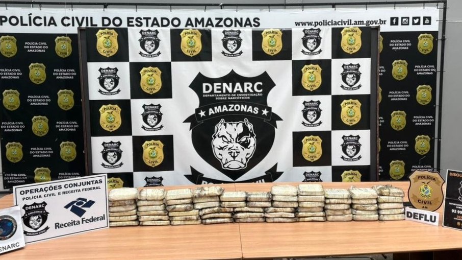 Cocaína avaliada em R$ 4,5 milhões é apreendida em rodas de caminhonete pela PC-AM e Receita Federal.