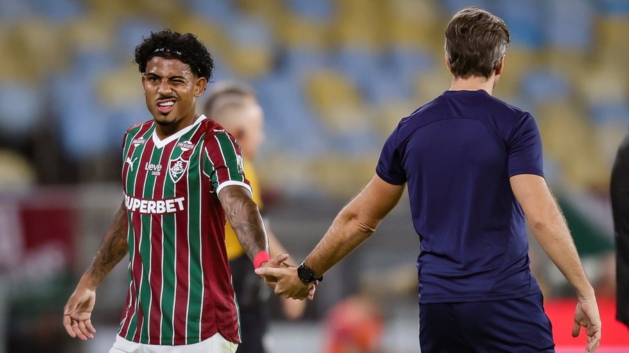 Com Dorival de olho, São Paulo perde para Fluminense de Zubeldía Com Dorival de olho, São Paulo perde para Fluminense de Zubeldía