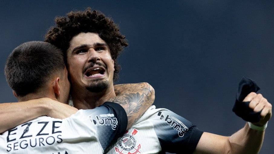 André Ramalho marcou o gol da  classificação do Corinthians