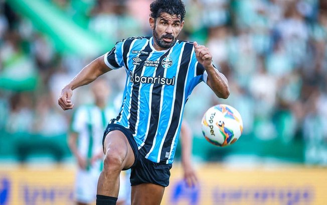 Diego Costa deixou o jogo do Grêmio contra o Vasco com dores na coxa