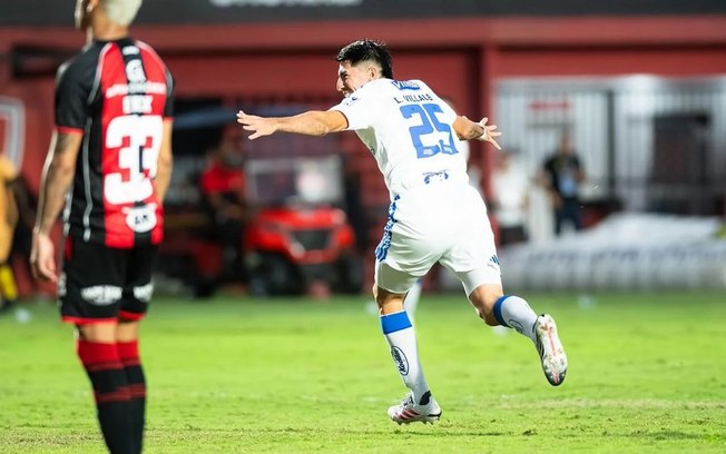 Matheus Pereira reclamou do gramado e do calor, mas festejou a volta por cima no segundo tempo