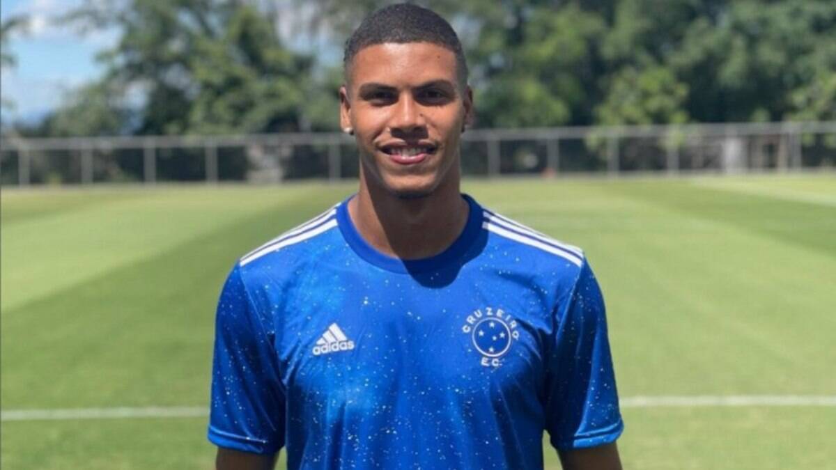 Jogador do Cruzeiro lamenta morte da irmã e faz apelo nas redes sociais: 'Cuidem da saúde de vocês'