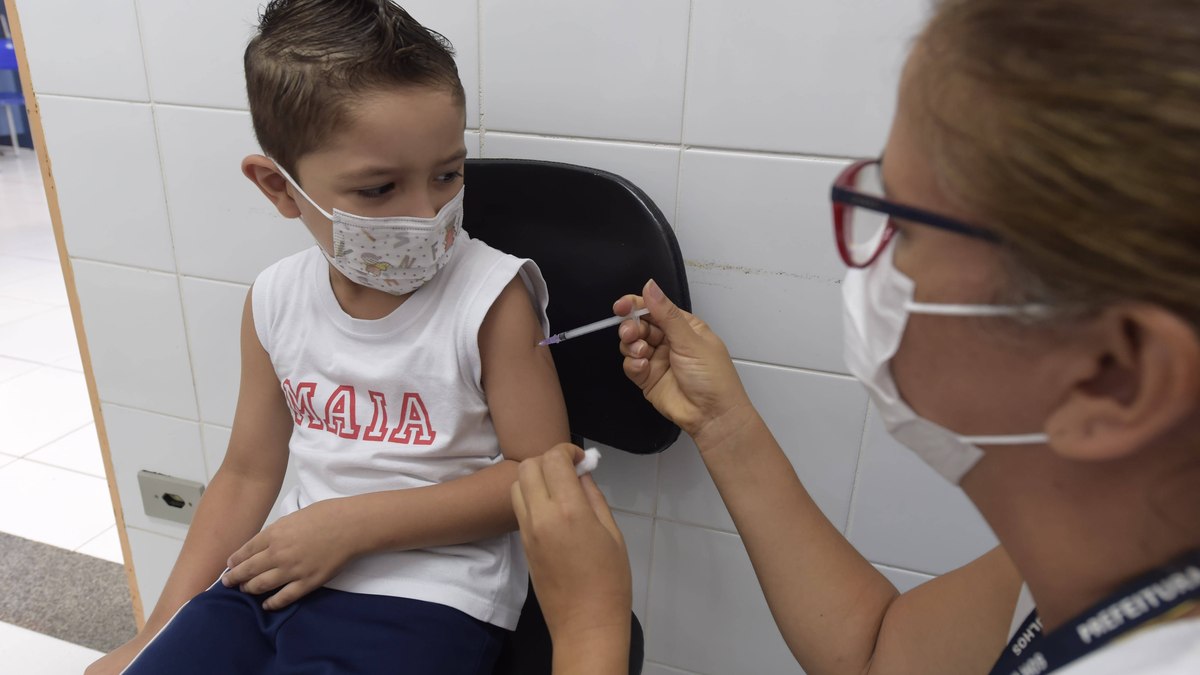 Também estarão disponíveis os demais imunizantes que fazem parte do Calendário Nacional de Vacinação, como as vacinas contra meningite, sarampo, caxumba e rubéola (SCR), febre amarela, hepatite B, entre outras. Também estarão disponíveis os demais imunizantes que fazem parte do Calendário Nacional de Vacinação, como as vacinas contra meningite, sarampo, caxumba e rubéola (SCR), febre amarela, hepatite B, entre outras.