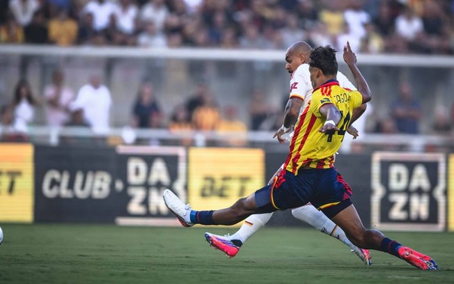 Jogadores da Roma comemoram um dos gols da vitória sobre o Lecce