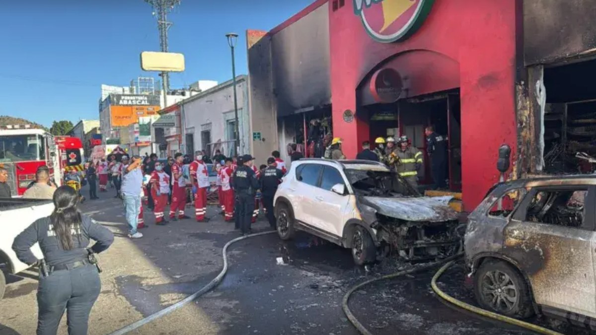 Incêndio em loja deixa 23 mortos no México Incêndio em loja deixa 23 mortos no México