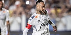 Gabigol, Lucas e mais! Astros fazem lobby contra campo sintético