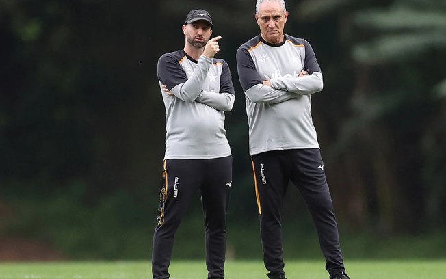 Tite escuta atentamente Bellão Tite escuta atentamente Bellão