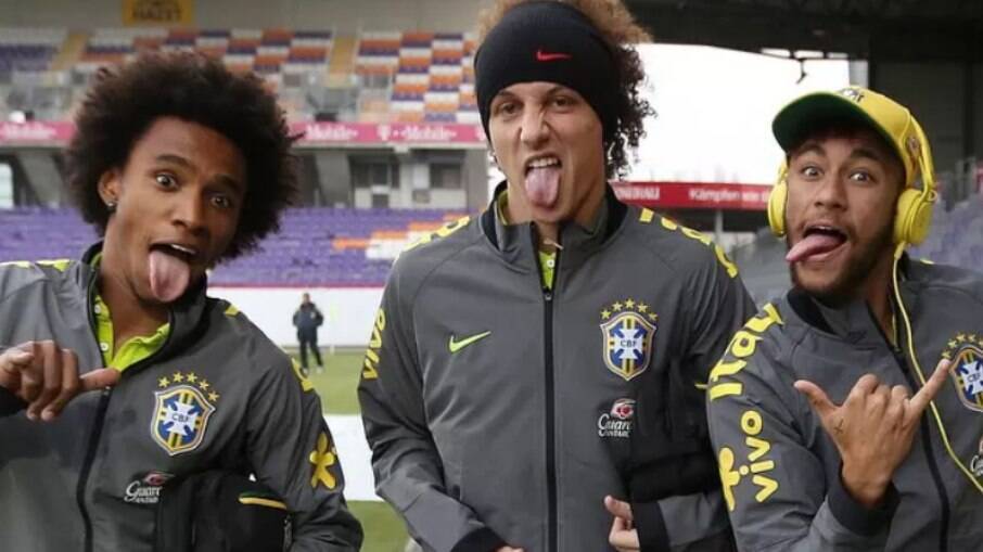 david luiz y neymar bailando