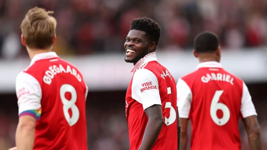 Thomas Partey, ex-Arsenal, é indiciado por estupro e assédio no Reino Unido