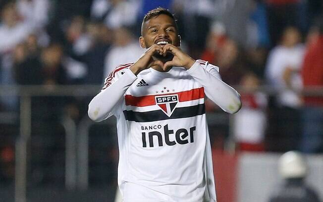Reinaldo, lateral do São Paulo superou as curvas que a carreira deu Reinaldo, lateral do São Paulo superou as curvas que a carreira deu