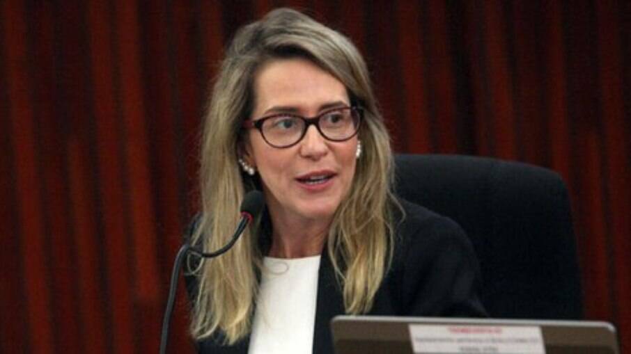 Quem é a nova integrante do TSE que já foi advogada de Lula, Witzel e Lira