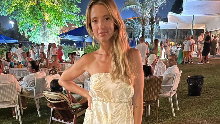 Juliana Didone recebe 2026 na Virada Carioca, no Leblon, celebrando a vida, a amizade e a gratidão. Entre boas energias e encontros especiais, a atriz brindou o novo ano cercada de afeto e presença Juliana Didone recebe 2026 na Virada Carioca, no Leblon, celebrando a vida, a amizade e a gratidão. Entre boas energias e encontros especiais, a atriz brindou o novo ano cercada de afeto e presença