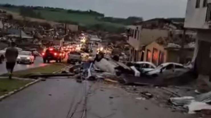 Tornado destrói cidade no Paraná: 6 mortos e 750 feridos
