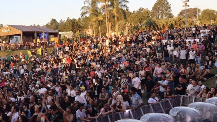 Hopi%20Pride%202025%3A%20veja%20as%20fotos%20do%20festival%20LGBTQIAPN%2B
