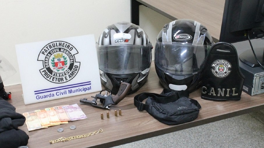 Suspeitos foram localizados em menos de meia hora após o crime Suspeitos foram localizados em menos de meia hora após o crime