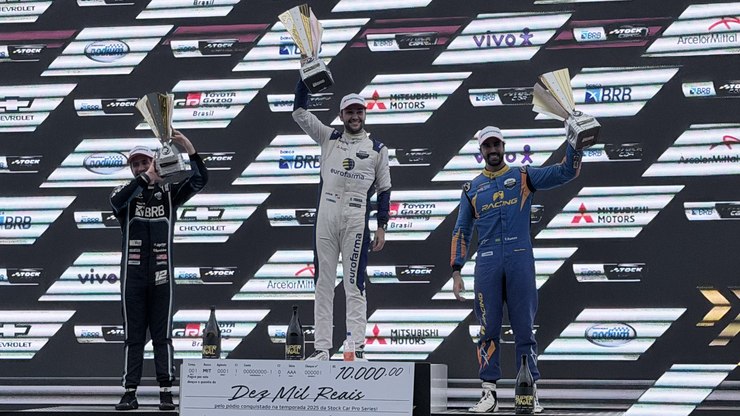 Fraga%20%C3%A9%20bicampe%C3%A3o%20em%20corrida%20pol%C3%AAmica%20em%20Interlagos