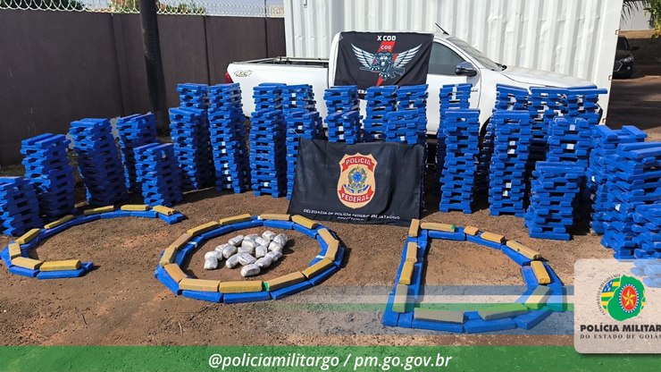 PM%20intercepta%201%2C5%20tonelada%20de%20maconha%20em%20Goi%C3%A1s