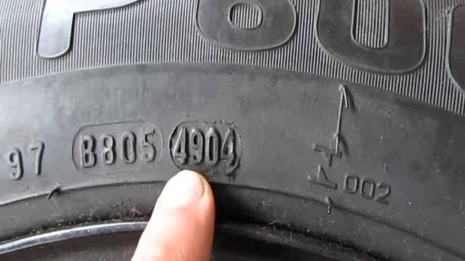 DOT é um identificador do pneu DOT é um identificador do pneu