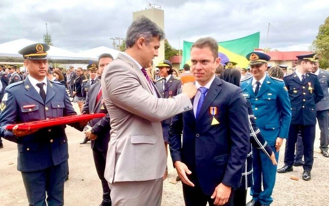 Administrador Bruno Oliveira é homenageado com a medalha da Defesa Civil do DF