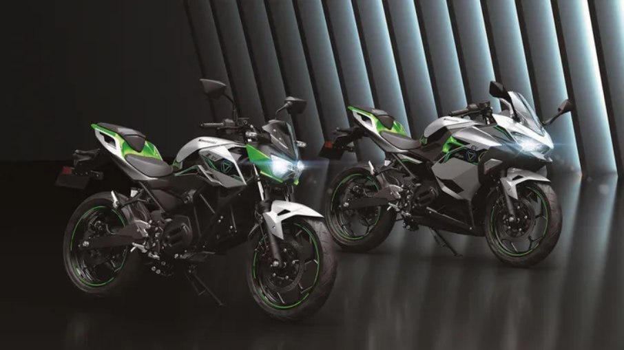 Motos elétricas da Kawasaki terão baterias removíveis, e potência similar às 125 cc