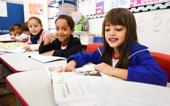 Alfabetização em escolas da educação básica voltará a ser avaliada somente em 2021, segundo decidiu o MEC