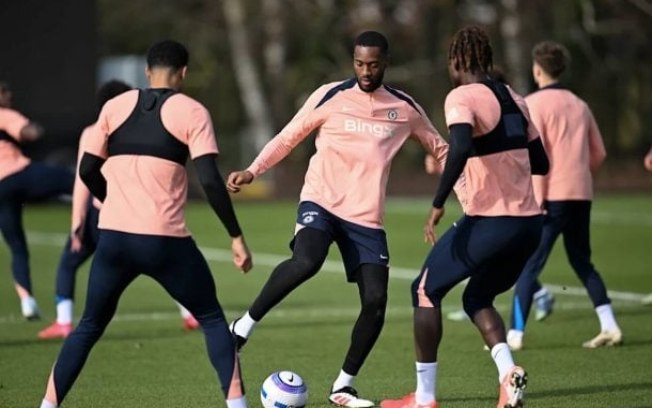 Jogadores do Chelsea durante treinamento da equipe Jogadores do Chelsea durante treinamento da equipe