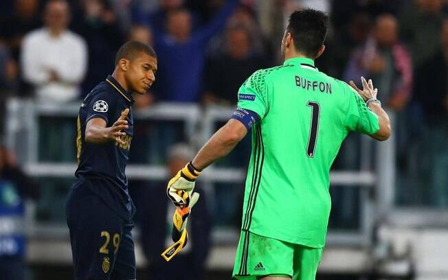 Buffon e Mbappé se enfrentaram durante a semifinal da Liga dos Campeões de 2017