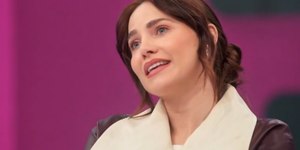 Leticia Colin chora com mensagem de Walcyr Carrasco
