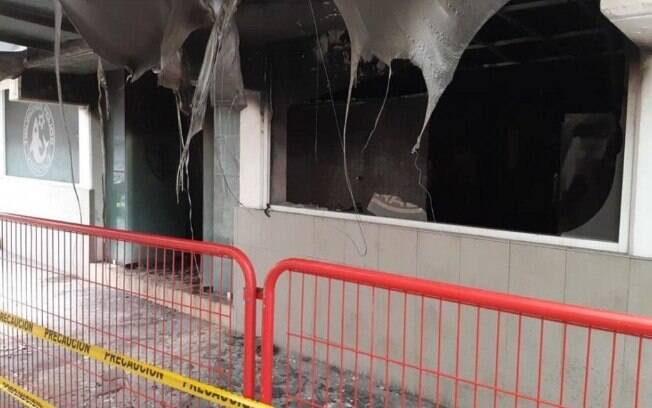 Vestiário do estádio do Veracruz, do México, ficou destruído depois que um padre causou incêndio no local