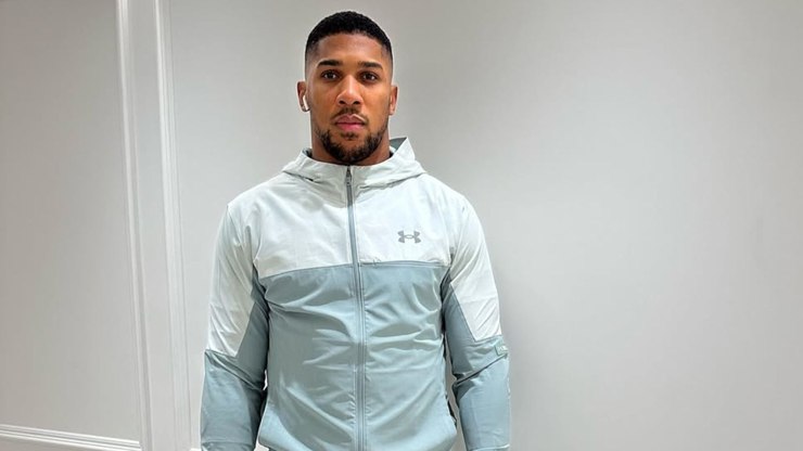 Quem é o boxeador que quebrou a mandíbula de influencer?