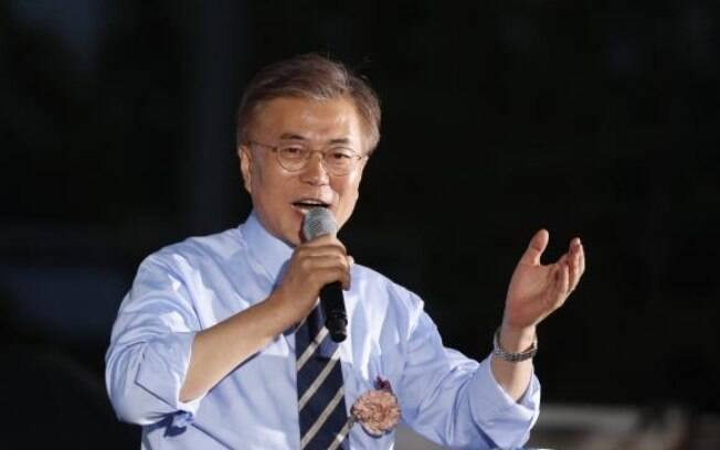 Moon (foto) substituirá Park Geun-hye, que foi retirada do poder na Coreia do Sul devido a um escândalo de corrupção