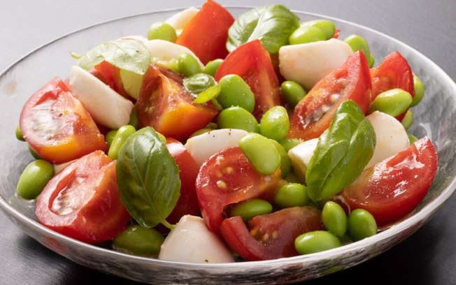 5 saladas proteicas para incluir na dieta