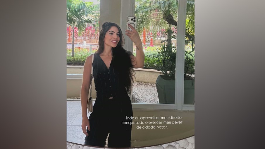 Anamara elege look all black para as eleições 2026.