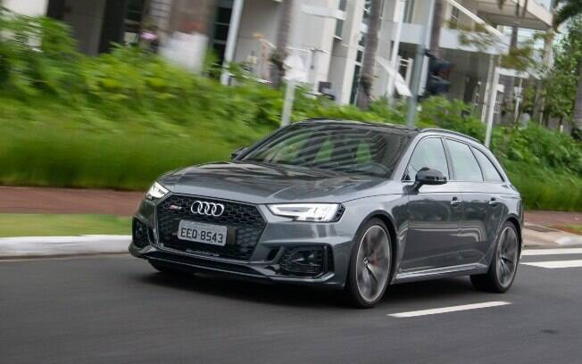 Audi RS4 Avant da nova geração abandonou o superlativo motor V8, e agora demonstra mais civilidade