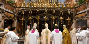 Papa Leão XIV celebra missa inaugural de seu pontificado