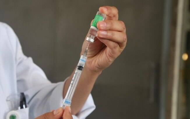 Infectologista explica como se desenvolve uma vacina