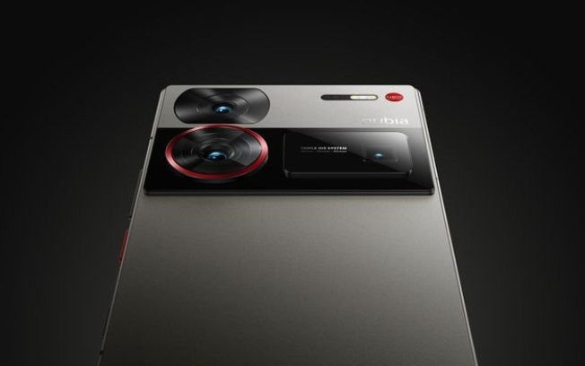 Nubia Z60 Ultra tem design industrial confirmado com câmera sob a tela