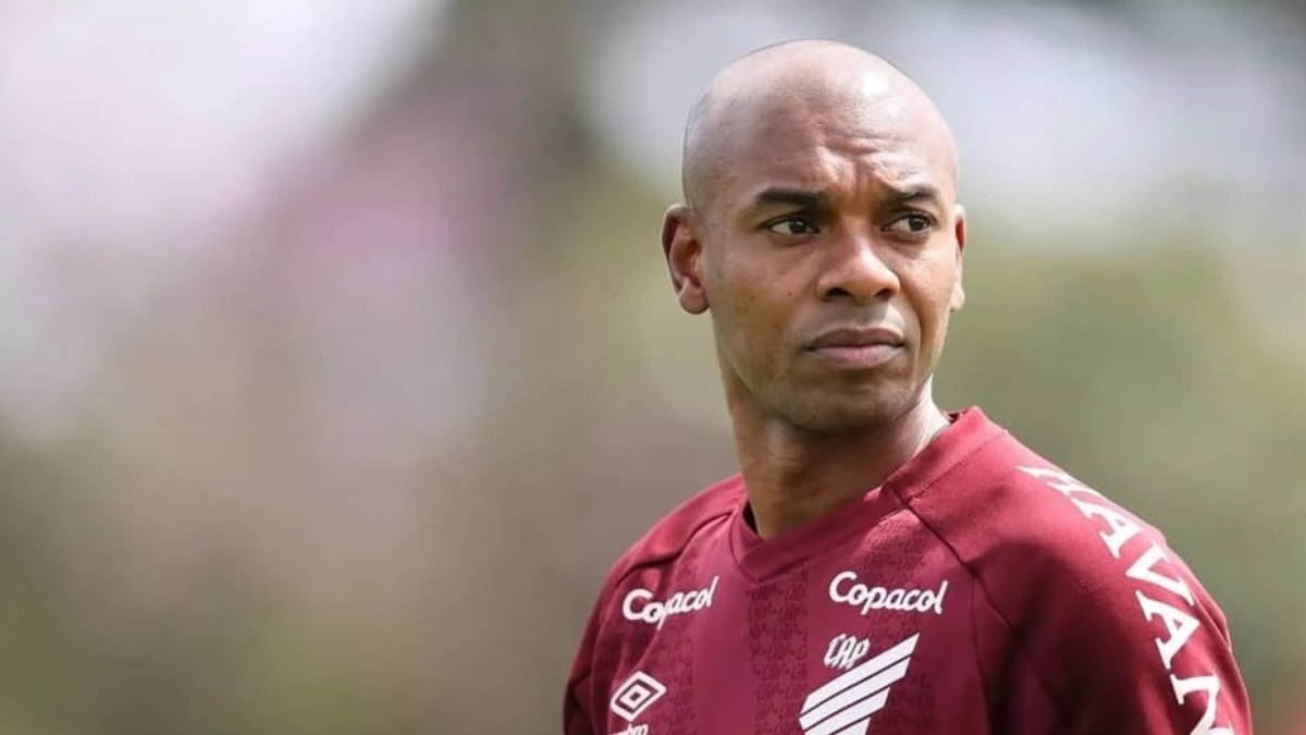 Sem renovação contratual, Fernandinho se despede do Athletico