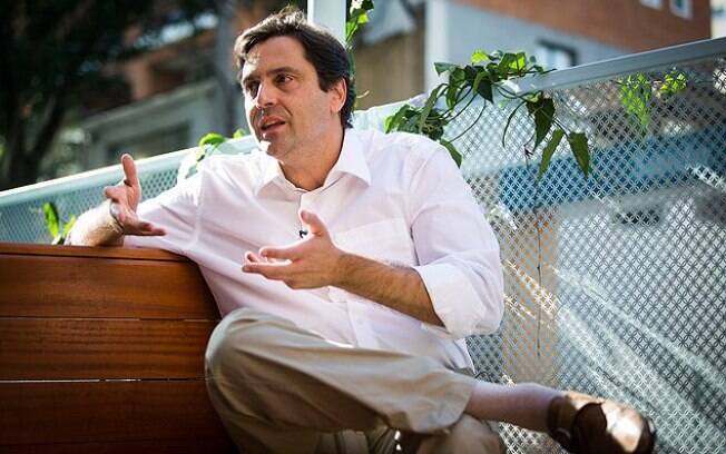 Luiz Philippe de Orleans e Bragança, deputado 'príncipe', propõe condicionar pagamento do Bolsa Família a aceitação de oferta de emprego